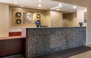 Lobi 4 Comfort Inn Detroit/Warren Sterling Heights