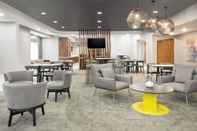 บาร์ คาเฟ่ และเลานจ์ Springhill Suites by Marriott Tulsa