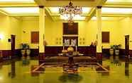 Lobby 7 The Lalit Grand Palace Srinagar