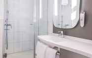 In-room Bathroom 2 ibis Zurich Messe-Airport