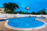 Swimming Pool Days Inn by Wyndham Tannersville