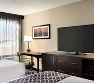 Kamar Tidur 2 La Quinta Inn & Suites by Wyndham St Louis Route 66