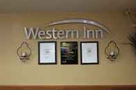 Lobi Old Town Western Inn & Suites