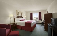 Bedroom 5 Days Inn & Suites by Wyndham Romeoville