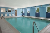 Swimming Pool Days Inn & Suites by Wyndham Romeoville