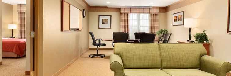 Lobby Country Inn & Suites by Radisson, Sycamore, IL