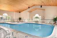 สระว่ายน้ำ Country Inn & Suites by Radisson, Sycamore, IL