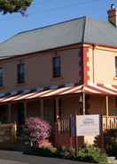 EXTERIOR_BUILDING Meredith House