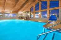 Swimming Pool AmericInn by Wyndham Eau Claire