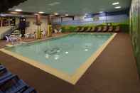 Swimming Pool Ramada by Wyndham Angola/Fremont Area