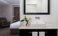 Toilet Kamar 3 Rydges Auckland