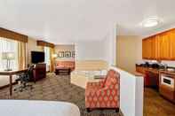 Common Space La Quinta Inn & Suites by Wyndham Las Vegas Red Rock