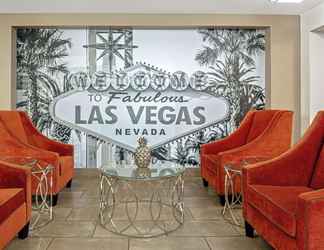 Lobby 2 La Quinta Inn & Suites by Wyndham Las Vegas Red Rock