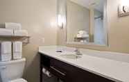 In-room Bathroom 4 Best Western Gettysburg