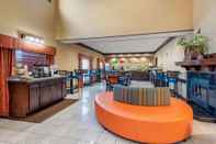 Bar, Cafe and Lounge Comfort Inn & Suites