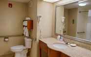 In-room Bathroom 7 Hampton Inn Dayton/Huber Heights