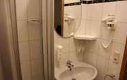 Toilet Kamar 4 Landhotel Dresden