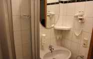 Toilet Kamar 4 Landhotel Dresden