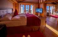 Bedroom 2 Riffelalp Resort 2222m