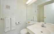 In-room Bathroom 7 Americas Best Value Inn Chico