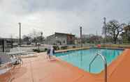 Swimming Pool 5 Americas Best Value Inn Chico