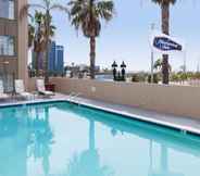 Swimming Pool 5 Hampton Inn San Diego-Downtown