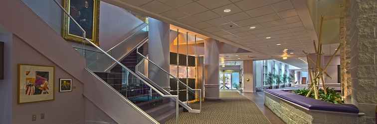 Lobby Kellogg Conference Hotel at Gallaudet University