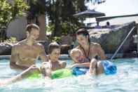 สระว่ายน้ำ Harrison Hot Springs Resort and Spa