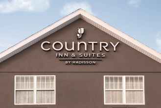 Bangunan 4 Country Inn & Suites by Radisson, Dubuque, IA