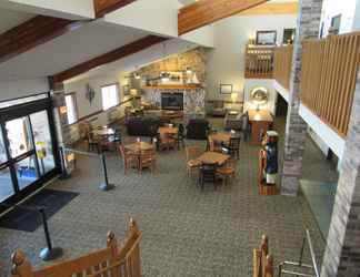 Lobby 2 AmericInn by Wyndham Menominee