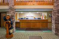 Lobby AmericInn by Wyndham Menominee