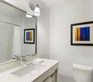 In-room Bathroom 2 Four Points by Sheraton Surrey