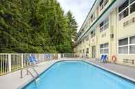 Swimming Pool Four Points by Sheraton Surrey