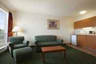 Common Space Ramada by Wyndham SeaTac Airport