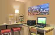 Functional Hall 5 TownePlace Suites by Marriott Boulder Broomfield/Interlocken