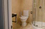 In-room Bathroom 4 Mercure Oxford Hawkwell House Hotel