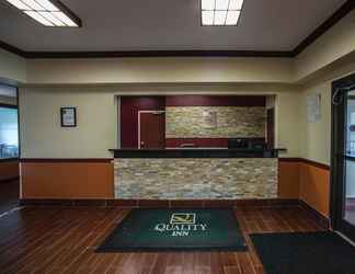 Lobby 2 Quality Inn