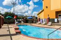 Swimming Pool Comfort Suites Westchase Houston Energy Corridor