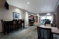 Bar, Cafe and Lounge Ramada by Wyndham Glendale Heights/Lombard