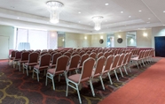 Functional Hall 5 Ramada by Wyndham Glendale Heights/Lombard