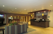 Lobi 6 Ramada by Wyndham Glendale Heights/Lombard