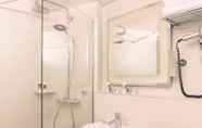 In-room Bathroom 2 Mercure Paris Montparnasse Raspail