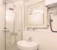 Toilet Kamar 2 Mercure Paris Montparnasse Raspail