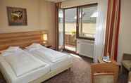 Bedroom 5 Flair Hotel Weinstube Lochner