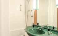 In-room Bathroom 3 ibis Paris Porte De Bercy