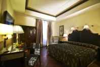 Bedroom Royal Court Hotel