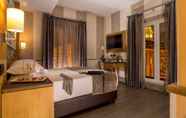 Bedroom 3 Royal Court Hotel