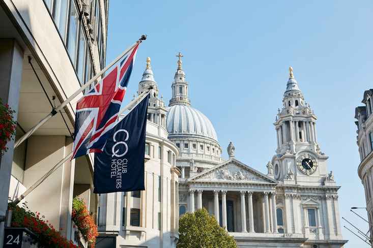 Room rate Club Quarters Hotel, St. Paul's, City of London from 16-04-2023  until 17-04-2023