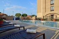 สระว่ายน้ำ Hyatt Place Dallas/Las Colinas