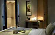 Bedroom 5 Hotel Marceau Champs Elysees